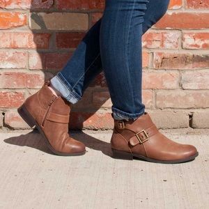 vionic logan ankle boots